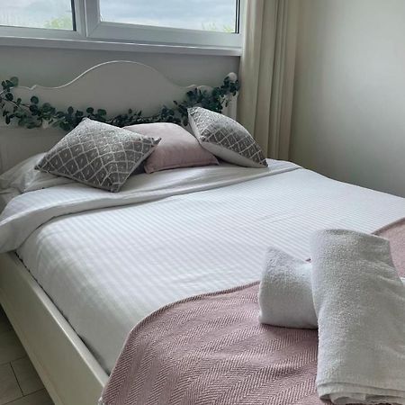 Cozy Flat 15 Mins From City Centre With Parking Apartment คาร์ดิฟฟ์ ภายนอก รูปภาพ