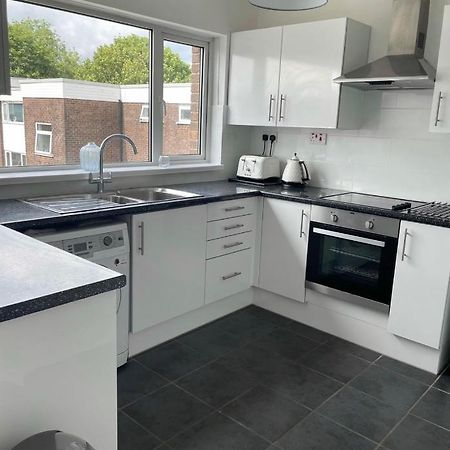 Cozy Flat 15 Mins From City Centre With Parking Apartment คาร์ดิฟฟ์ ภายนอก รูปภาพ